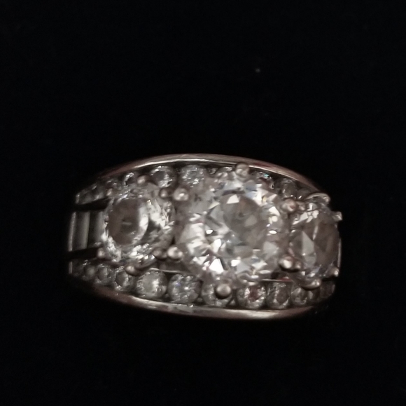 BEAUTIFUL RING! - Picture 6 of 7